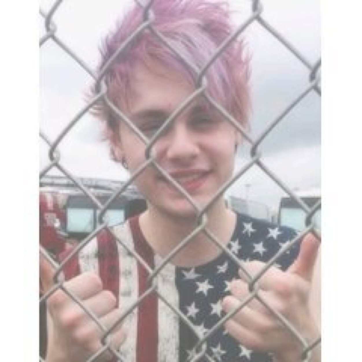 follow @twerkitmashton ily