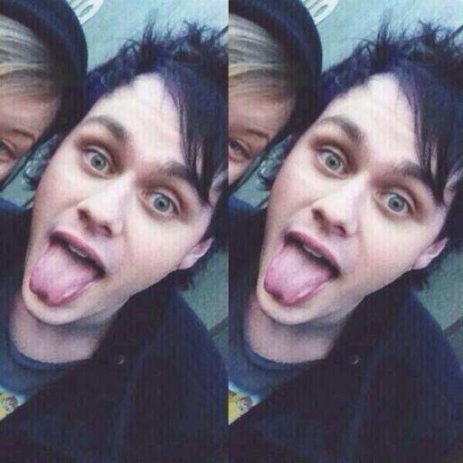 hey i want to make some new mutuals so hey:-) follow me @veggiecalum