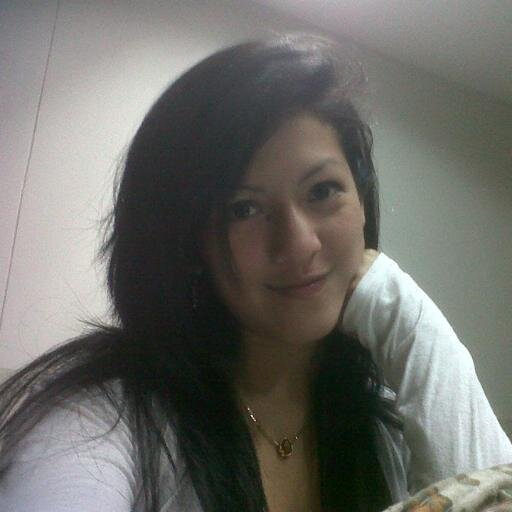 Sé quien soy & a donde voy, donde estoy & lo que doy.
No mientas, NO SOY de las que vuelan alto, al vacío no salto... pero corazones♥ asalto C;*