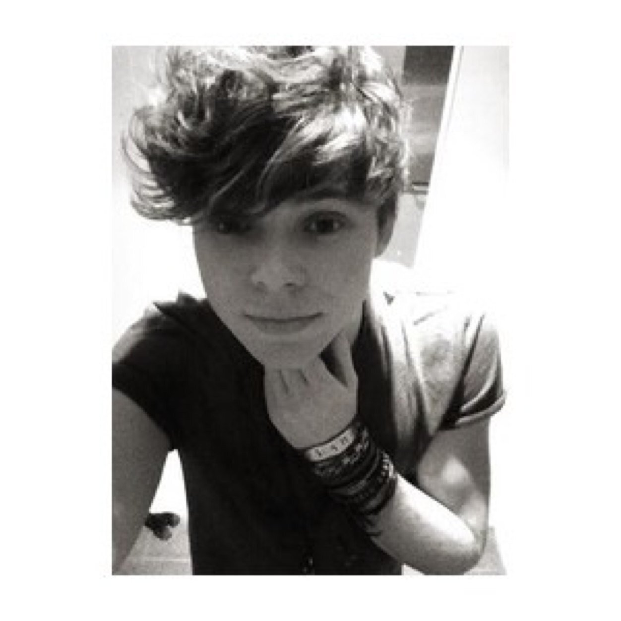 follow @CLIFFOCONDASH pls ilysm xox
