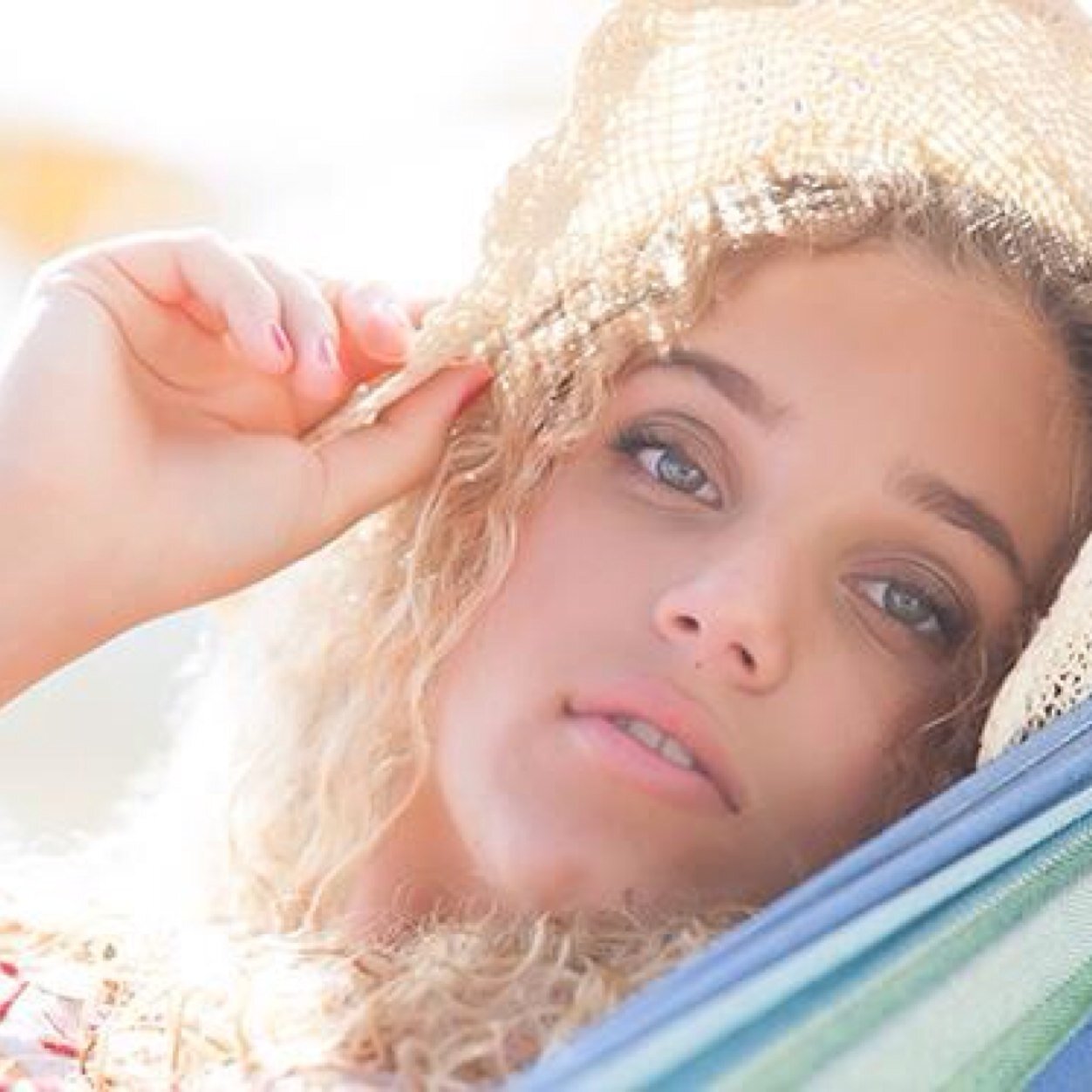 modelssssss's profile picture. The moment you have in your heart this extraordinary thing called love and feel the depth, the delight, you will discover that for you the world is transformed.