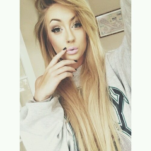 my life is so much more interesting inside my head. Ily @kingbiebzz__ ♡
