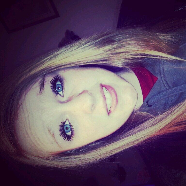 janoskian lover.fave color red. fav football team sf.im from fernley nevada...boring right....