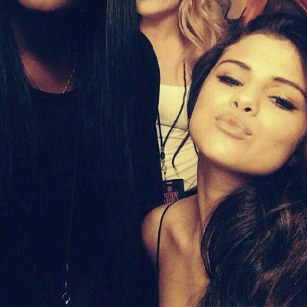 ♡ Selena Marie Gomez like inspiration♡ Belieber ♡ Miley Ray Cyrus ♡ TVD and PLL ♡ I fback ♡Unfollow back, sorry ♡Love u al xoxo ♡