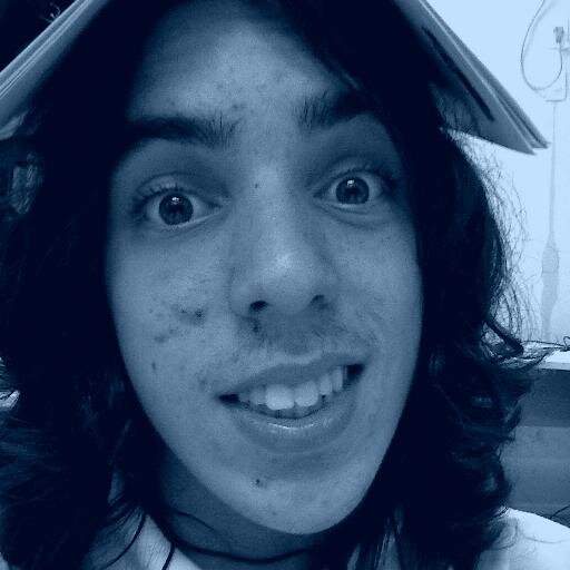 Músico, gamer, otaku, divertido, sério, tudo isso sem me contradizer! ^^