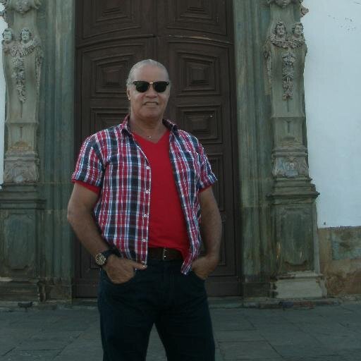 Um Humilde Interprete de Sonhos na Area da Arquitetura e da Decoração de Interiores, Um Cavalheiro Errante, Vibrante e Intenso por Inteiro. Um Homem Feliz.VIVO!