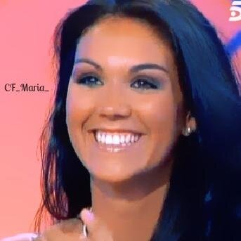 CFOficial @sirena_maria. Si ellα sonríe, yo sonrío; si ellα cαe, yo lα levαnto. ¿Ellα? Mi díα a díα. Eso que iluminα el mundo, es su sonrisα ♥