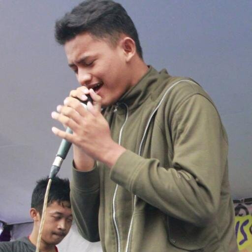 klo mau follback tinggal mention ,,, :)  lakukan apa yang kmu bisa dan yg ada di dpan mata kmu harus selesai. . .jangan menunda nunda pekerjaan. . .