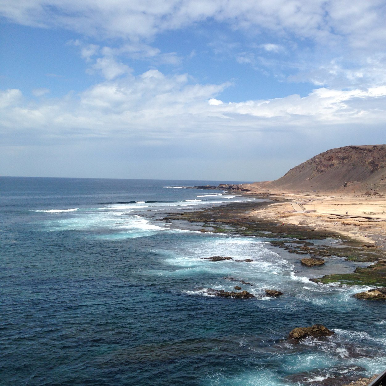 Allí donde termina #LasCanteras, comienza un lugar idílico, un espacio único en una gran ciudad. Estamos locos por #ElConfital. ¿Y tú?