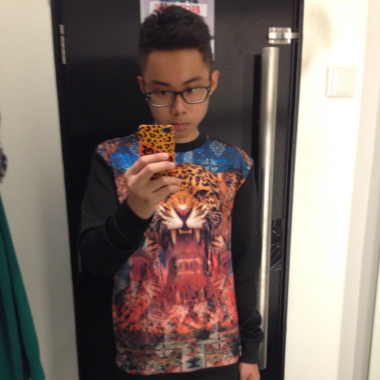 Linguistic guy who is an aspiring dancer
Fashionista that love to cook and eat
I love my music, dance, fashion and food!