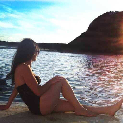 Single girl. World traveller. Occasional trashbag.