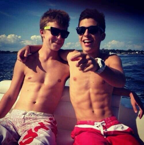 Hello guys , do you want a follow give a shootout ☆
Promoten send a message ☆
Have fun ☆