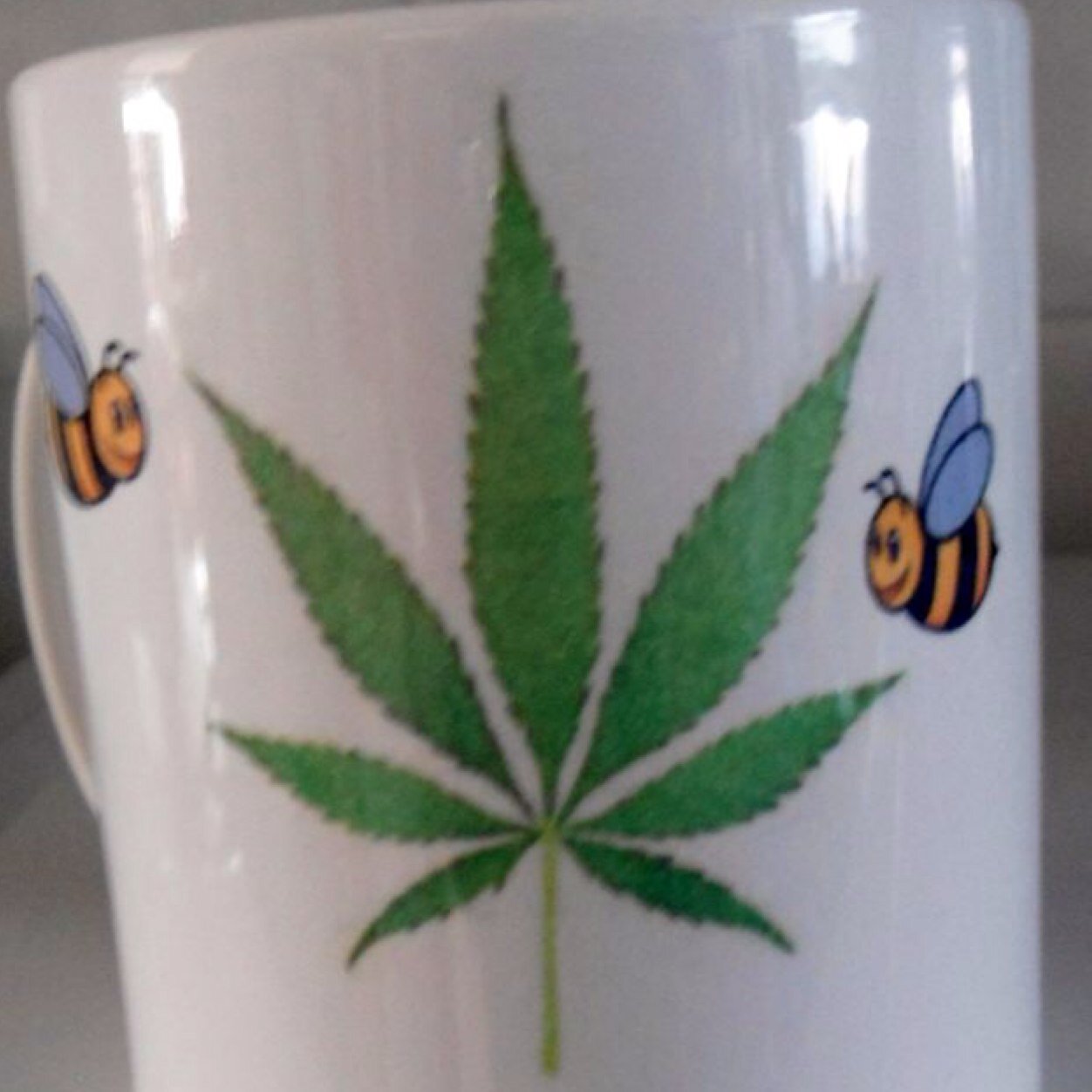 buzzingrightnow's profile picture. imBuzzingRightNow!
but fuck it ima roll another..