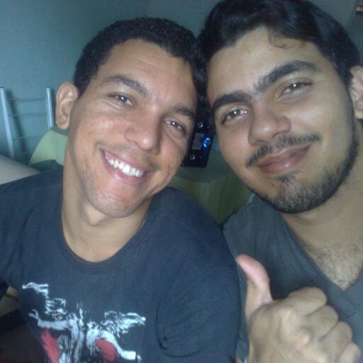 Eu e meu irmão, dupla imbatível em qualquer jogo!!!