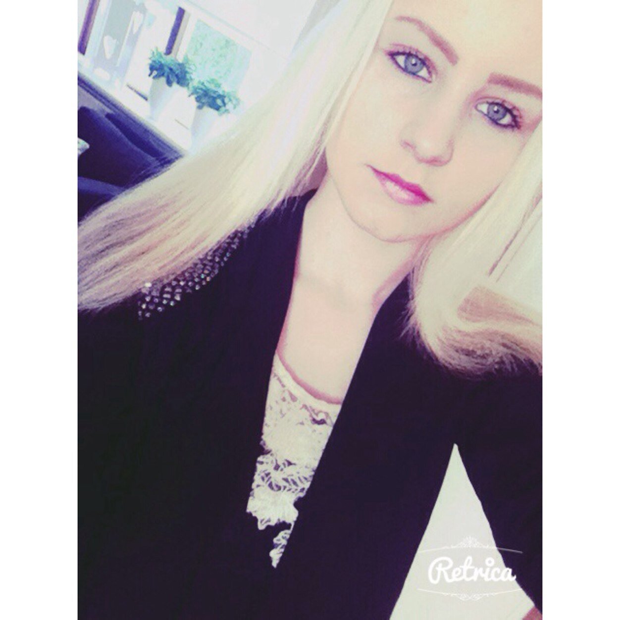 Hi || 14 y/o || love my siss @12elien || carmel sdv || hardstyle || kickboks || lovelivelaugh || loveyou xwouter || bye✝