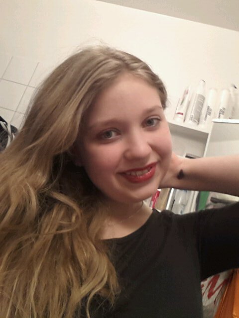 Instagram: Ellie_Stellie