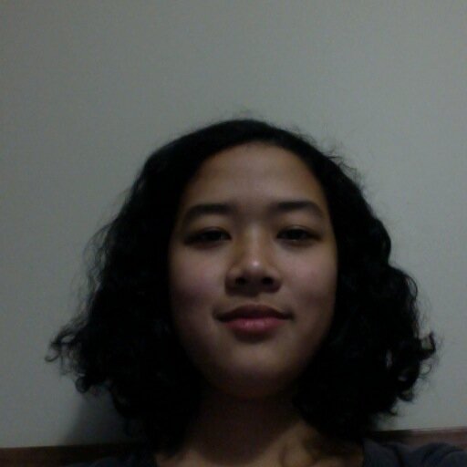 perempuan, beruntung, punya profile twitter