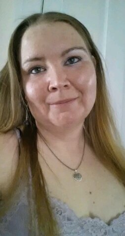 I'm just me. I'm loud. I'm crazy. I'm shy. I'm fun! I'm spontaneous. I LOVE magic Criss Angel and my fur-kids lol