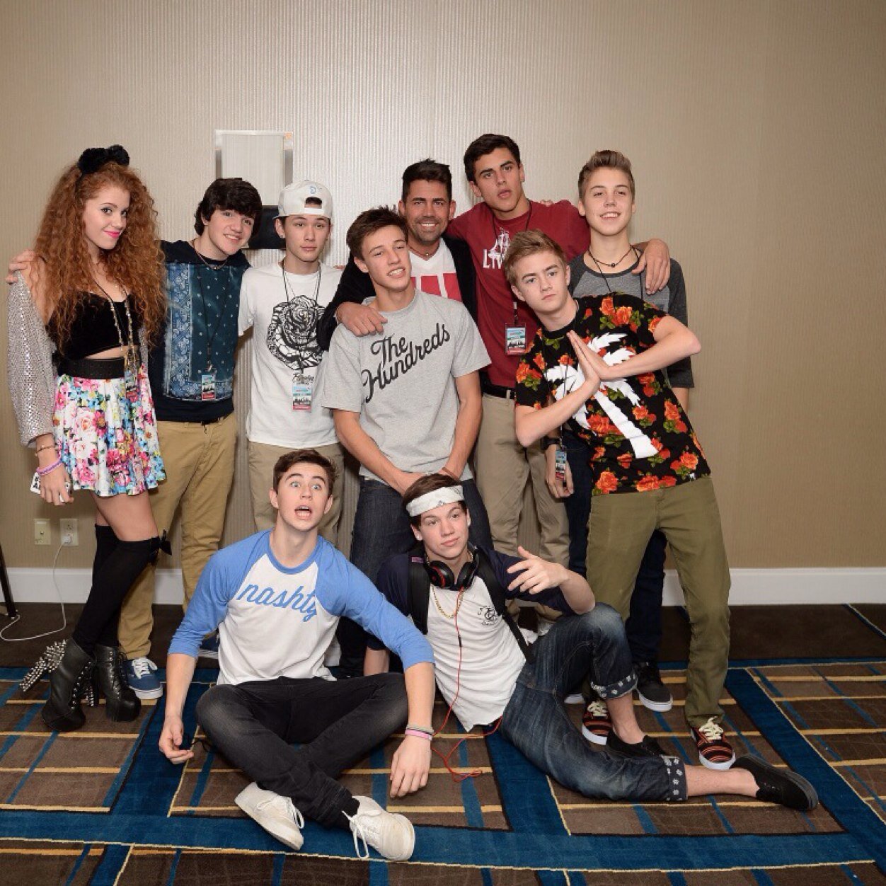 #Magcult 1,000 followers = 6 edits help get this page followers :) 91f*cking 1!!