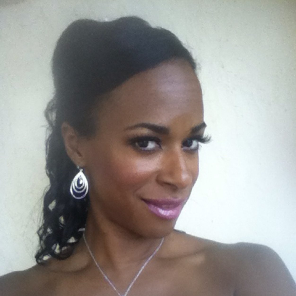 miminightnight's profile picture. Life is too short not to be the healthiest you can be inside and out. I love  fashion, creativity, travel, music, good food and most of all family.