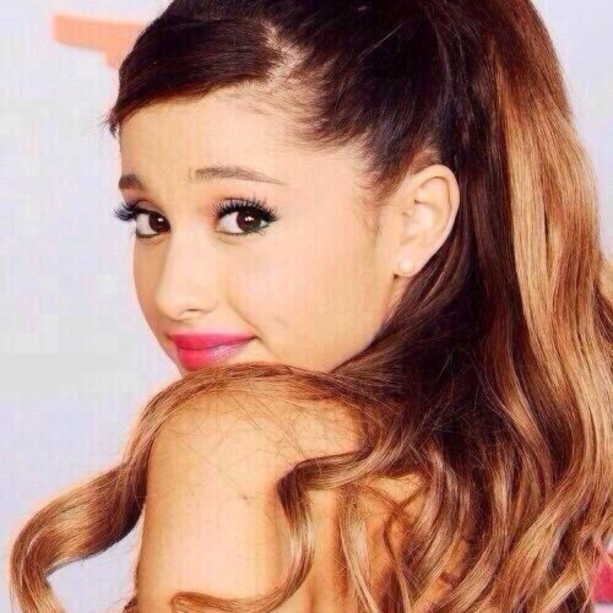 @arianagrande we love you