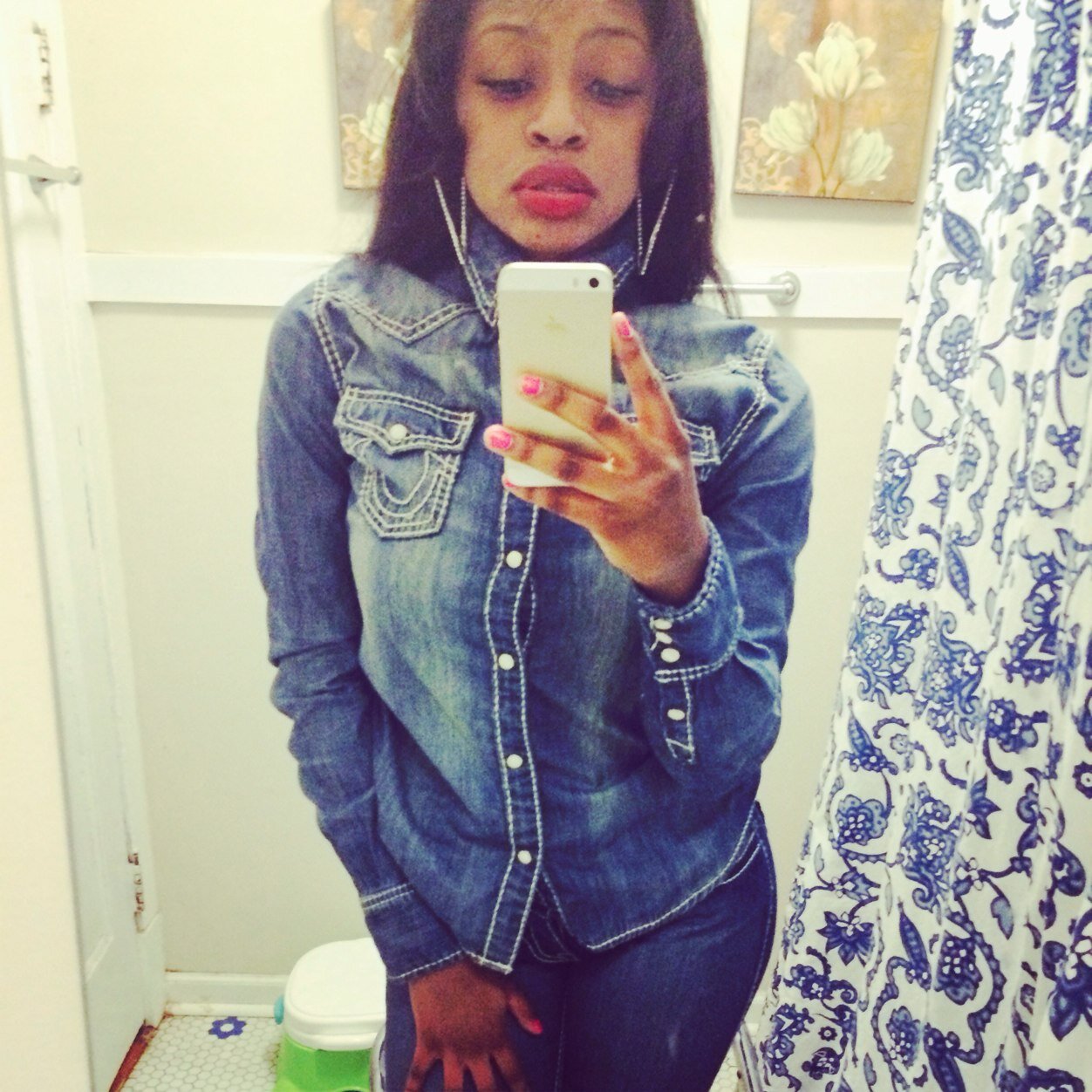 _Beautiful_Mia_'s profile picture. You're sitting on Twitter and your Life is passing you by, you keep procrastinating maybe i'll follow her next week, NO BITCH FOLLOW ME NOW! i follow back:)