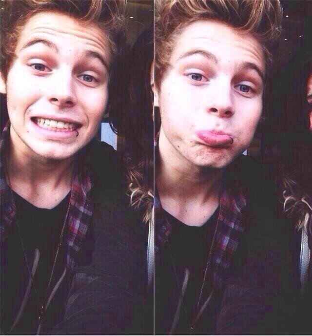 FOLLOW @clxffords_hood BECAUSE I GAVE YOU A FREE FOLLOW
