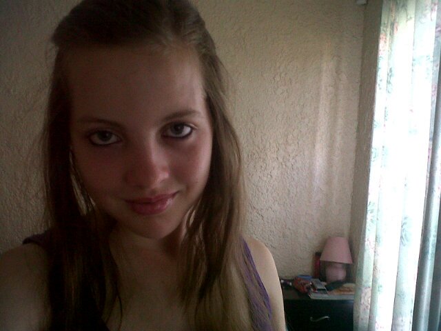 17 year old • Absolutely Love Sims!!* #Simmer ♡♡