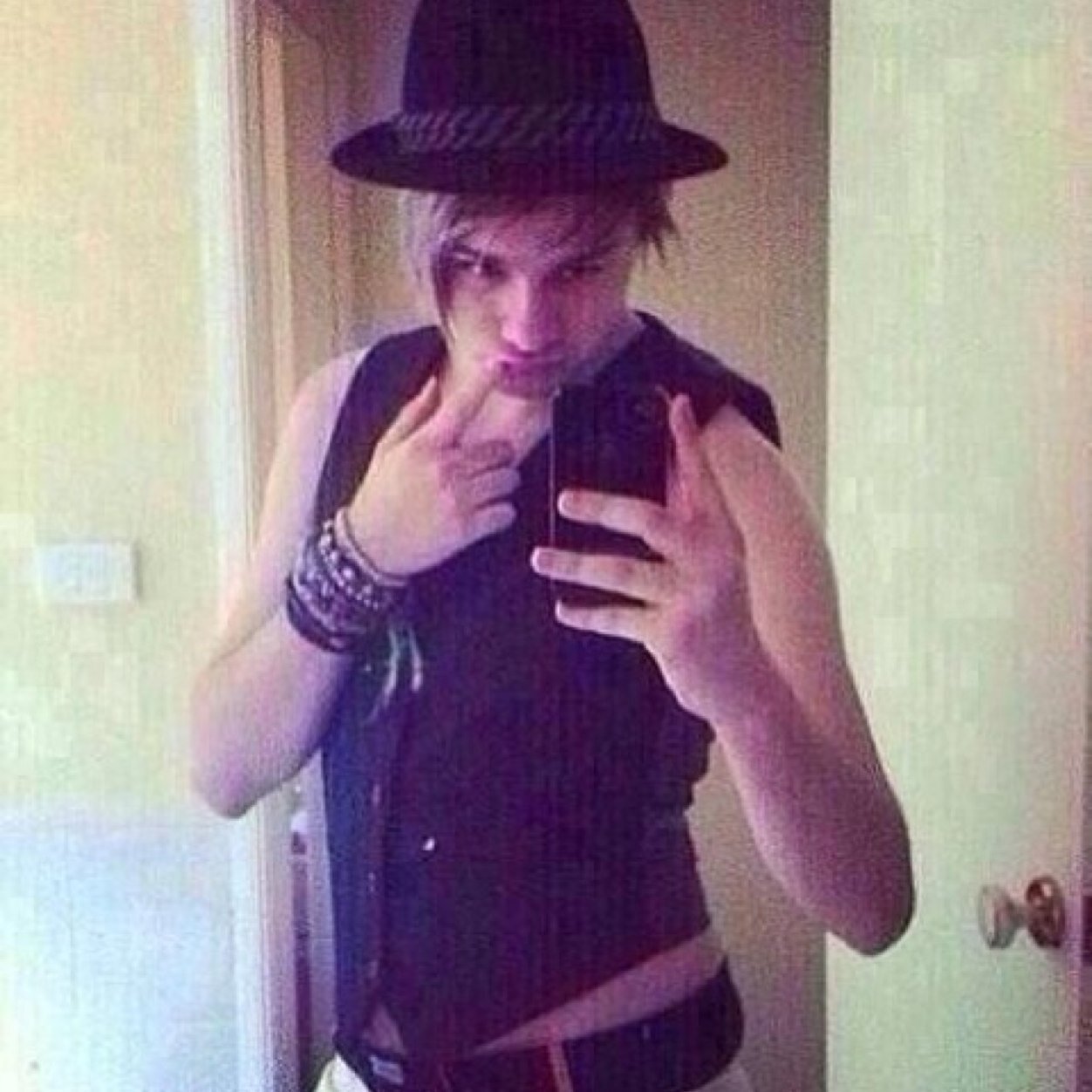 FOLLOW @hooliganhemmo FOR A GOOD TIME