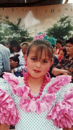 ETERNAMENTE JOVEN. Adoro el deporte, viajar, bailar, leer, reírme por doquier, disfrutar de los amigos, vivir aventuras, entregarme en cuerpo y alma.