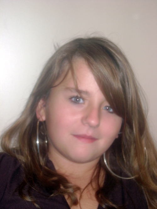 ik ben lindsy . ik ben 13 jaar . ik woon ik sint-pauwels . ik heb bruin haar en blauwe ogen ik  ben 1 meter 49 groot . en wat doe ik hier ?? ik zoek vrienden xD