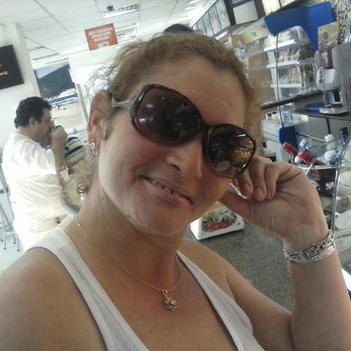 Sou bem criativa e detalhista............ Quero amigos que sejam sinceros. com tudo a vida é maravilhosa!