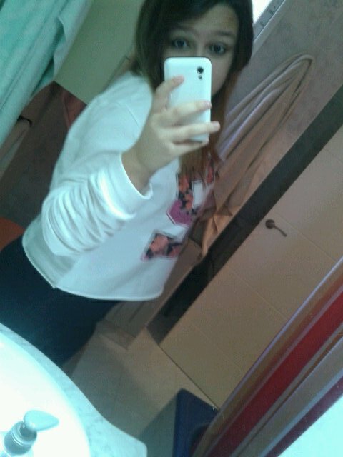 RocioImprefecta's profile picture. Soy la antigua @Rocio_sumirada segidme (:/14 años / mi mejor amiga es lo mejor que tengo/ada garcia la niña de mis ojos /melendi y jamie los mejores del mundo