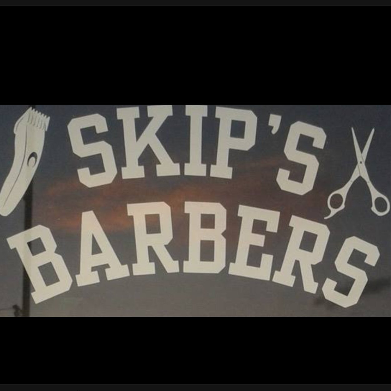 Traditional barber, earning my trade opposite the Toy Shop in Trowbridge, no bookings, just walk on in, everybody welcome✂️