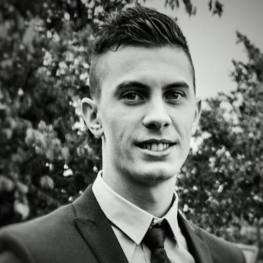 Dottore in ingegneria meccanica, intellettuale impegnato, inguaribile filantropo, casanova infallibile. Una è vera.