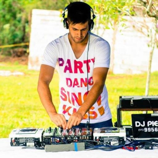 Faço festas em geral aluguel de som, iluminação, pista de dança, projetor / telão
Contact Phone (11) 9 9569-5833