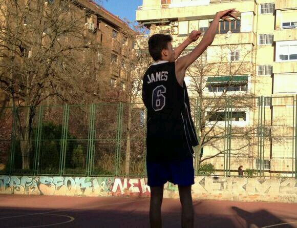 //Jugador de Cadete A y Junior B// Dando guerra desde el 98// Adorando a Kevin Durant y Carmelo Anthony//MADRIDISTA// El que algo quiere algo le cuesta.