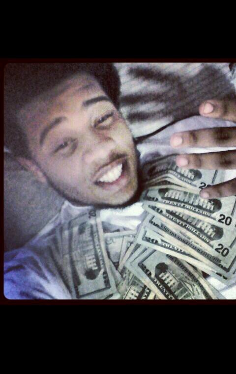 young & thuggin|redbone lover|jus another real ass nigga|follow me on instagram: @guttafoxx|#teamFollowBack