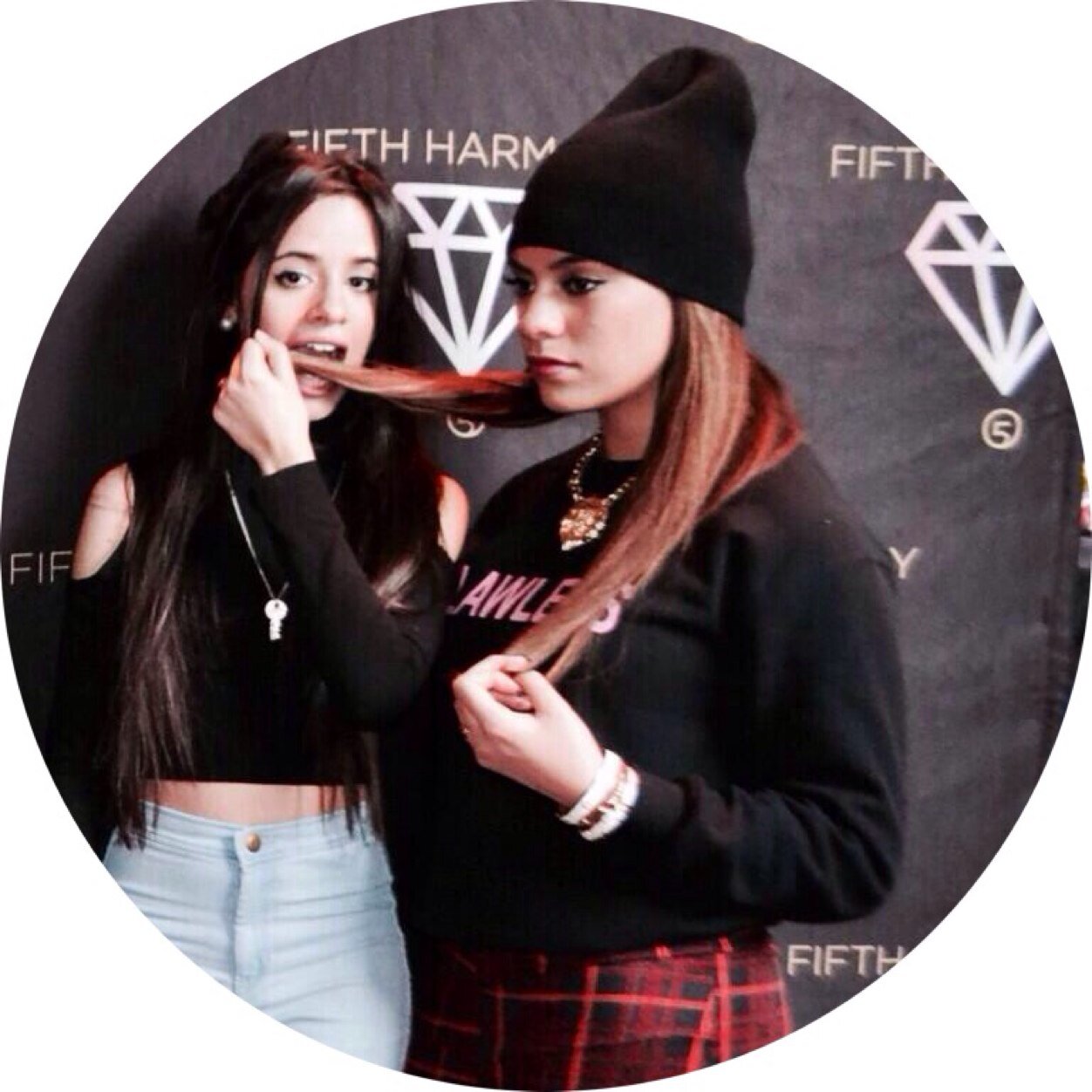 hii pleaase follow @PIXARCABELLO in return for this free follow..? thank you soo much i really love you and you look really pretty today :-)