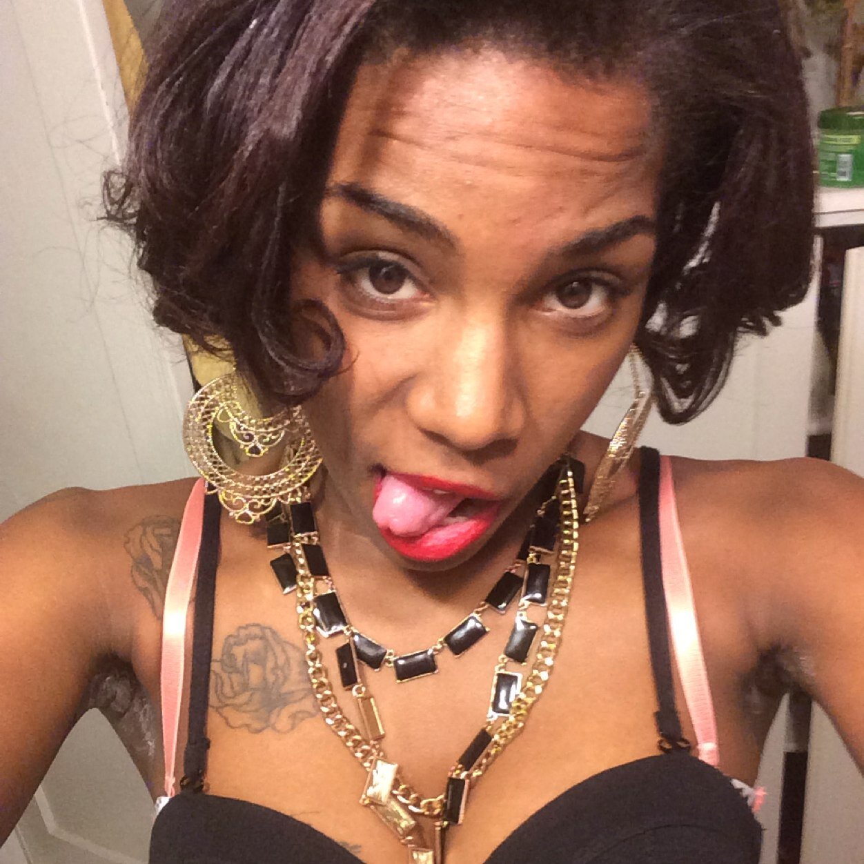 Just FOLLOW i'll lead. Hard working momma nd music promoter.Insta →@tike2011 follow my daughter@ariahleenicole