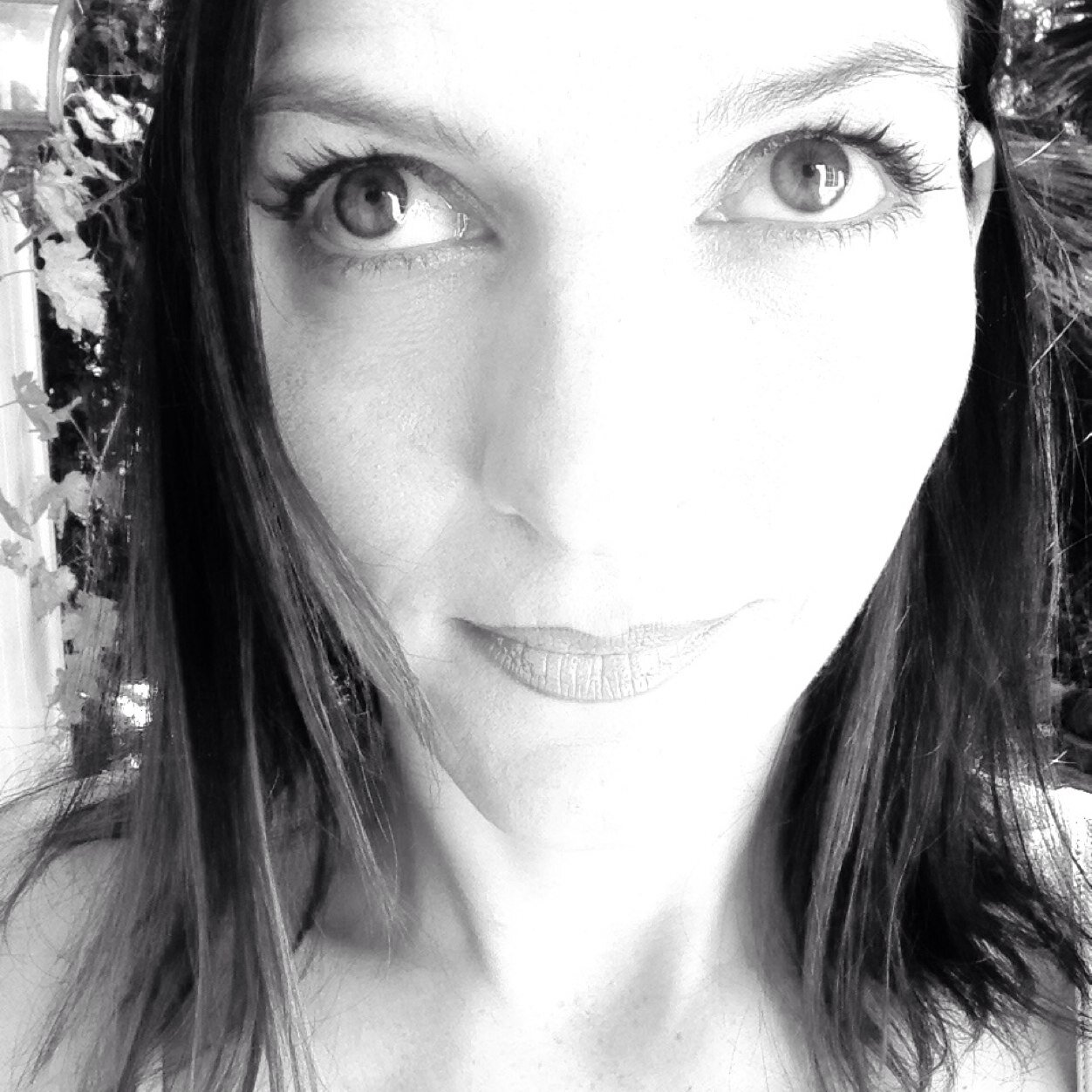Bay Area Photographer specializing in capturing the feminine essence. Committed to providing a transformational experience.