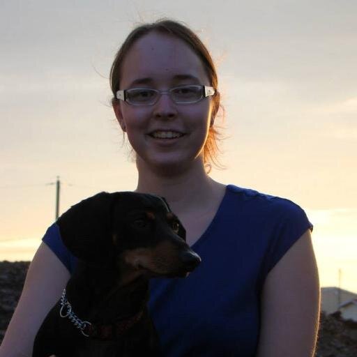 Diplômée en médias sociaux | Professeur de danse jazz pour bout de chou  Passionnée de bonne bouffe, de bon vin, de danse et d'éducation canine