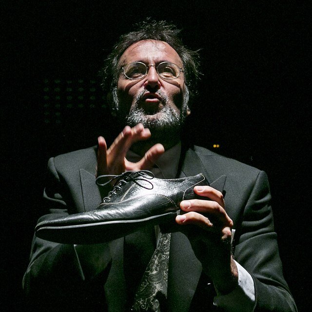 Periodista @LaSelvaTv3 @Mes_324 @Som3Cat @CatalunyaRadio @canalreus Terra,Cuina,Vi,Teatre,Llibres i més... en el catàleg de neguits vitals Demà!