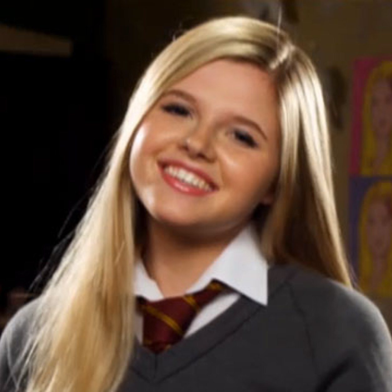 Hi! I'm Amber. I live in Anubis House and am part of Sibuna. I love fashion! #Single #Houseofanubisrp #Season1