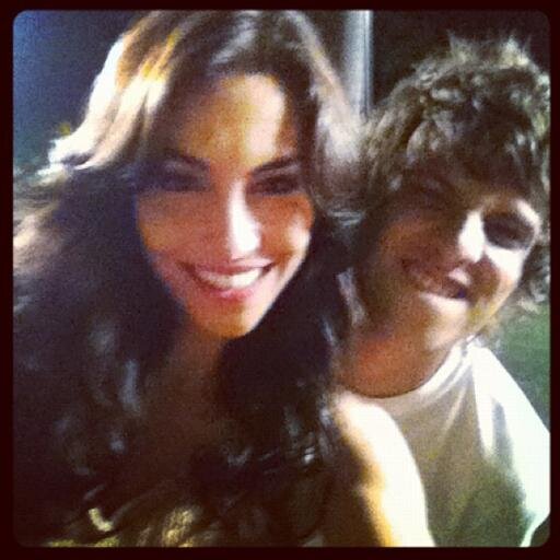 “Ser fã, ah, ser fã é uma mistura de ser maluco
com extremamente carinhoso” — MelFronckowiak ❤