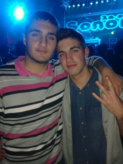 Daureo_15's profile picture. Soy una persona distinta al resto preguntar a quien queraís me gusta la calle, salir con los amigos y en busca del amor, aunque... VIVO LA VIDA