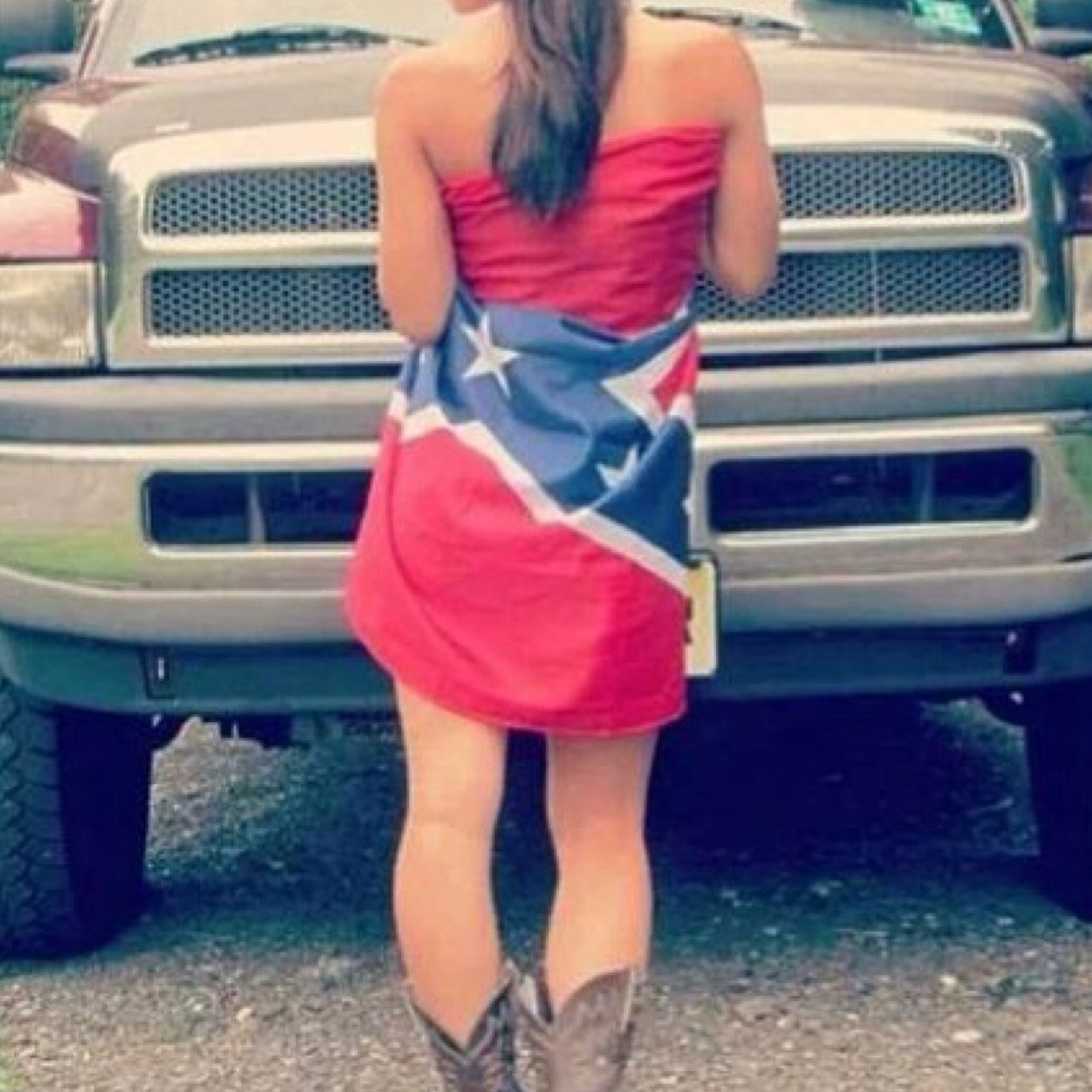 • Huntin Big Bucks and Ridin in Trucks • Southern Belle Raisin Hell • Twubby: @carolina_gatsby
