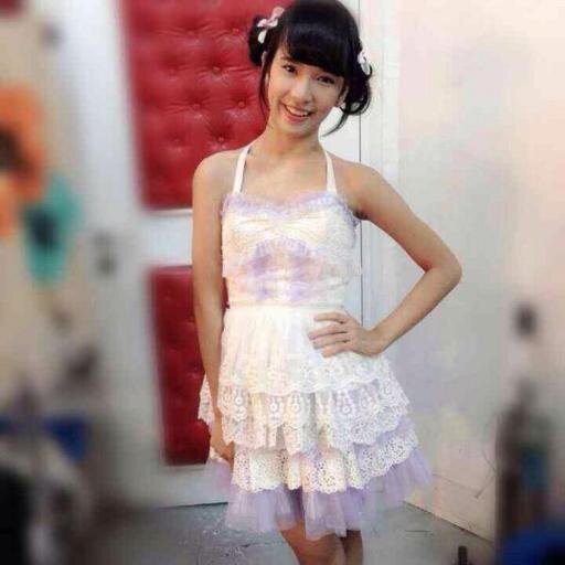 I ♥ JKT48. I ♥ study. I ♥ mommy. I ♥ everything funny. Lets dance!!