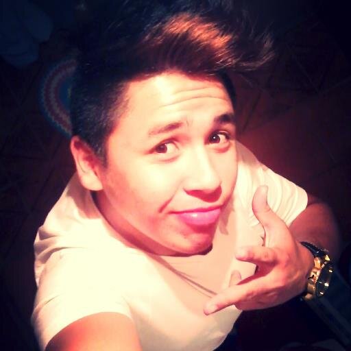 Amoo Deus...
futebol na veia..
''livre pra voar''...