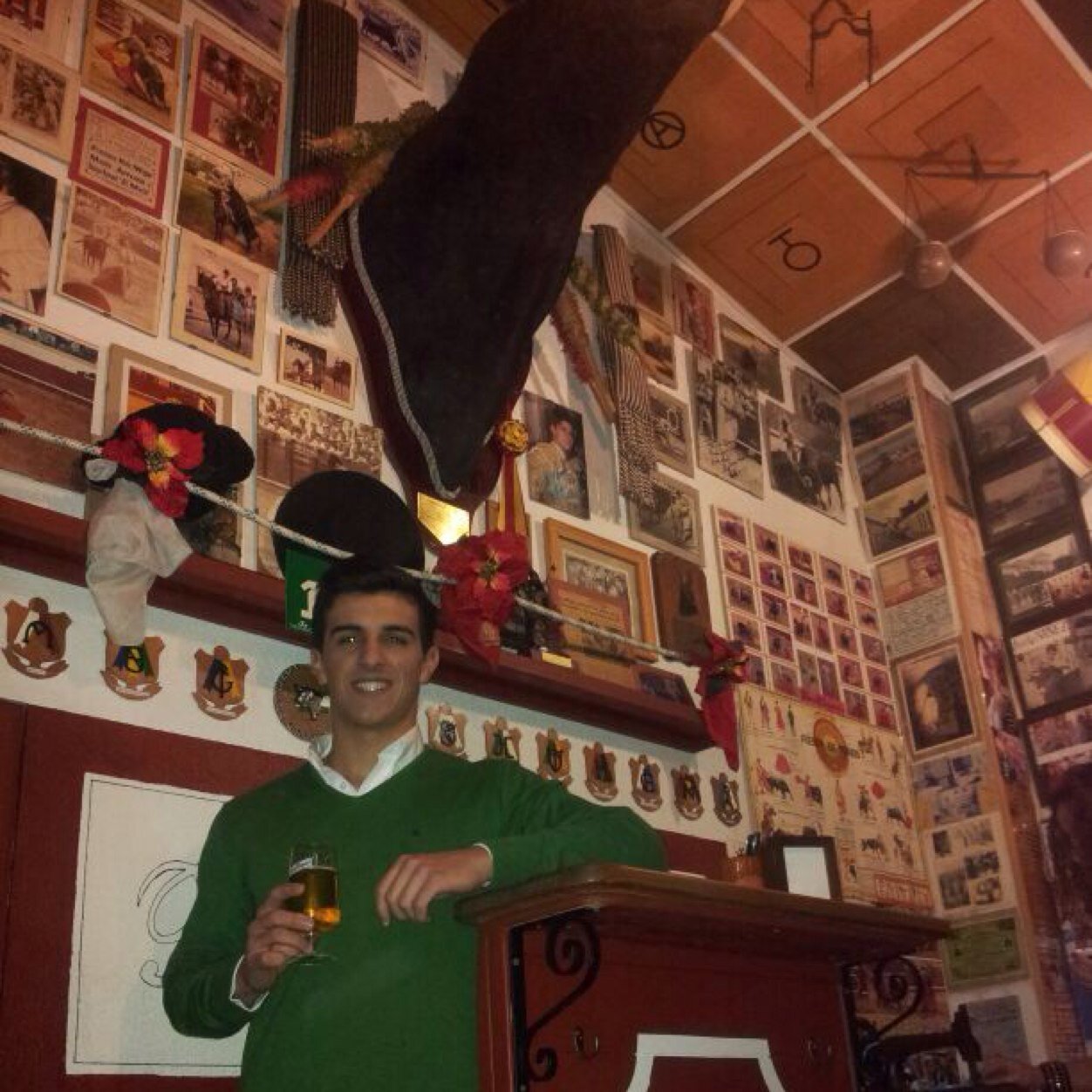 AlvaroAbujeta's profile picture. Sentimiento, elegancia y maldad.